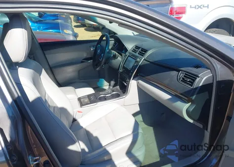 2015 Toyota Camry Xle z USA, uszkodzony, nr VIN 4T1BF1FK9FU875306